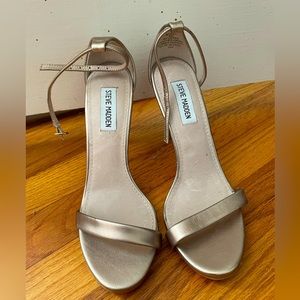 Steve Madden size 8 rose gold heels! Excellent condition. Never worn